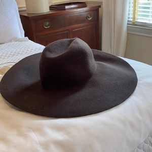 Wide brim floppy hat